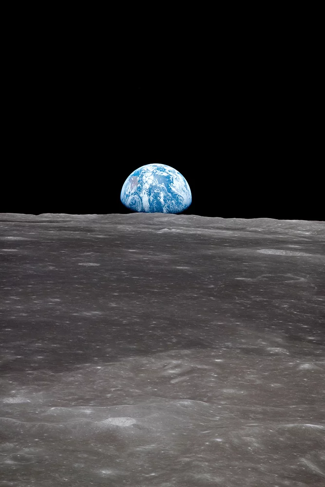 Artfilia Earthrise - View of Earth rising over Moon's horizon taken from Apollo 11 spacecraft Variante 1 30x45 cm