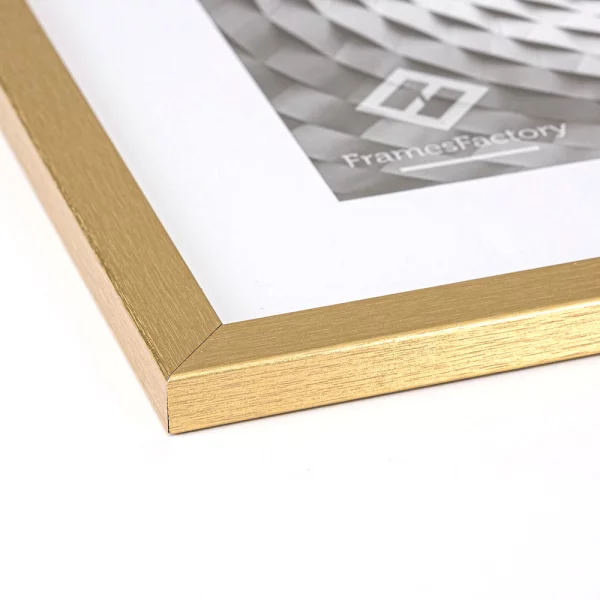 Holz Bilderrahmen Hekla (MDF) Maßanfertigung Gold strukturiert | Kunstglas (1 mm)