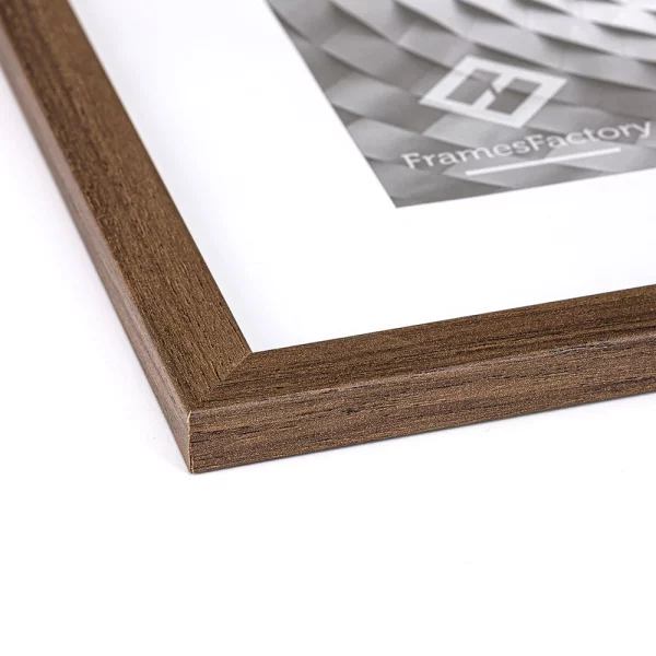 Cadre en bois Hekla (MDF) avec passe-partout 61x91,5 cm (50x70 cm) | brun foncé | verre synthétique (1 mm)