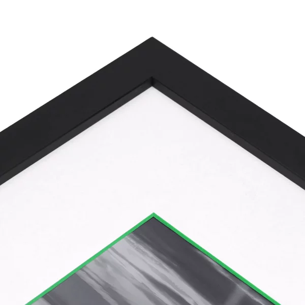 1,5 mm Passepartout - Weiß mit farbigem Kern, individueller Ausschnitt 20x20 cm | White-Green