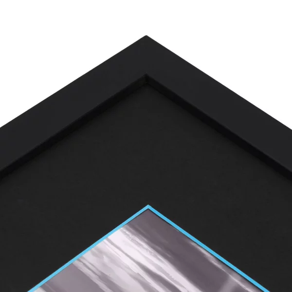 1,5 mm Passepartout - Schwarz mit farbigem Kern, individueller Ausschnitt 20x20 cm | Black-Light Blue