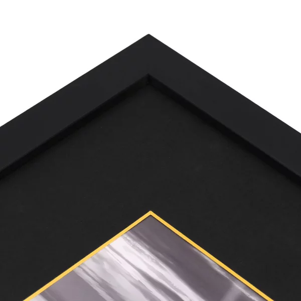 1,5 mm Passepartout - Schwarz mit farbigem Kern, individueller Ausschnitt 20x20 cm | Black-Yellow