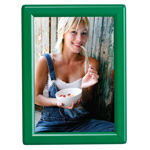 Opti Frame 14mm Gehrung 21x29,7 cm (A4) | grün RAL 6029 | Kunstglas mattiert (1 mm)