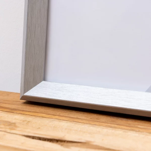 Holz Bilderrahmen Mencuna nach Maß Silber | Museumsglas UV 70 entspiegelt