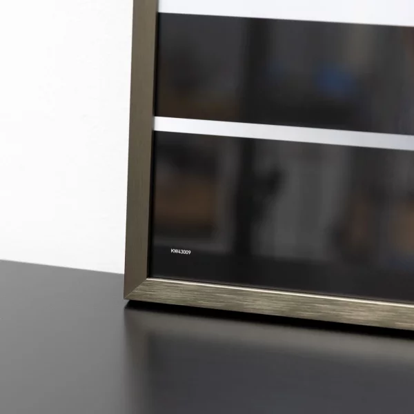 Alu-Bilderrahmen C2 70x100 cm | Struktur Walnuss matt | Normalglas (2 mm)