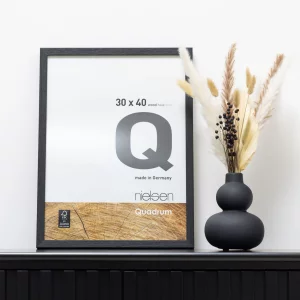 Holzrahmen Quadrum 60x80 cm | Rabenschwarz | Normalglas (2 mm)