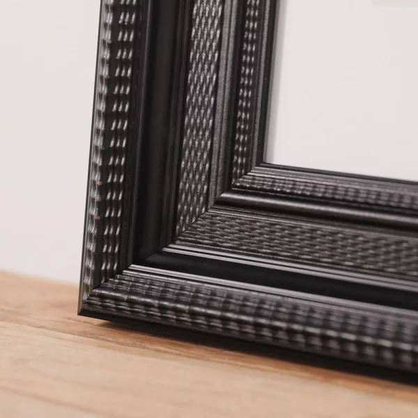 Cadre en bois exclusif Fronta 30x40 cm | noir | verre standard (2 mm)