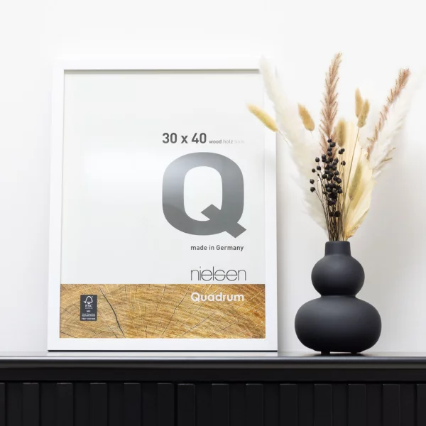 Holzrahmen Quadrum - Art Edition 21x29,7 cm (A4) | Weiß deckend | Museumsglas UV 70 entspiegelt