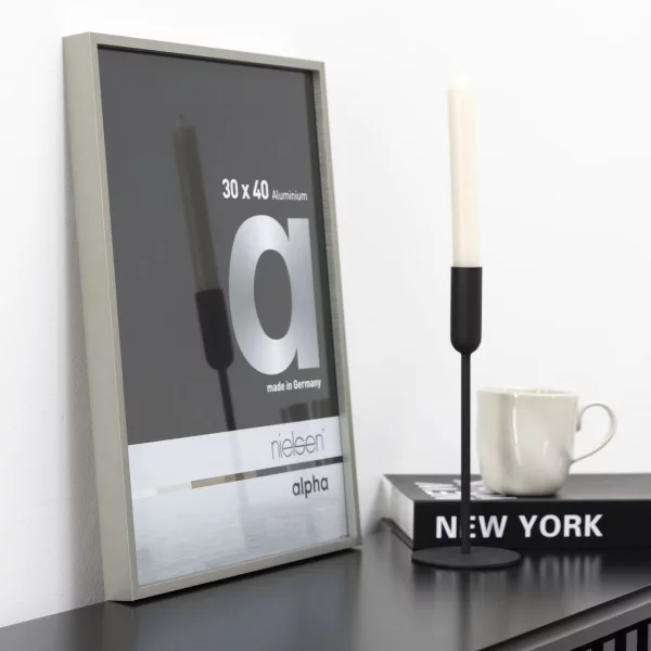 Alu Bilderrahmen Alpha 18x24 cm | Brushed Edelstahl | Museumsglas UV 70 entspiegelt