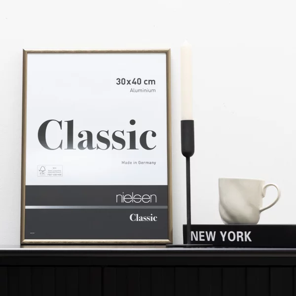 Cadre en aluminium Classic 21x29,7 cm (A4) | structure noix | verre standard (2 mm)