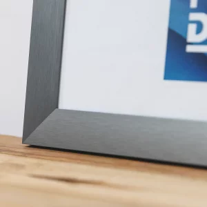 Alu-Bilderrahmen Antares nach Maß Contrastgrau | Normalglas (2 mm)