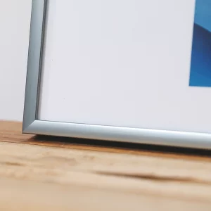 Alu-Bilderrahmen Superba 70x90 cm | Karminrot 3002 | Normalglas (2 mm)