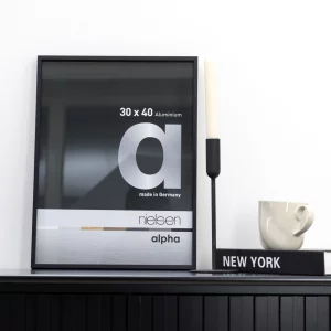 Alurahmen Alpha 84,1x118,9 cm (A0) | Schwarz matt eloxiert | Normalglas (2 mm)