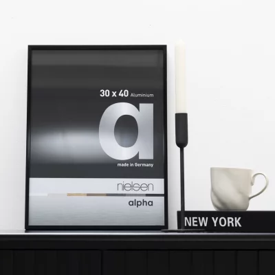Aluminiumsbilderamme Alpha 70x70 cm | Svart glanset, eloksert | Normalglass (2 mm)