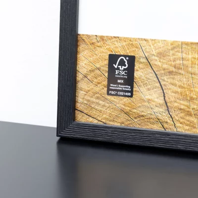 Träram Quadrum 28x35 cm | korpsvart | Standardglas (2 mm)