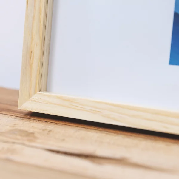 3D-Bilderrahmen aus Holz Bunda nach Maß Esche natur lasiert | Normalglas (2 mm)