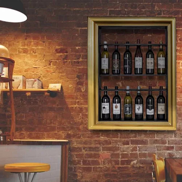 Bilderrahmen mit Weinregal 