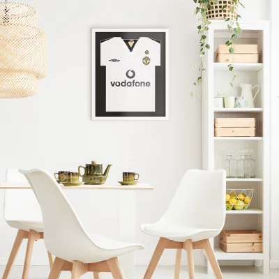 Billedramme til trøjer Comfort White med passepartout 53,4x63,4 cm | Hvid-sort | Kunstglas (1 mm)