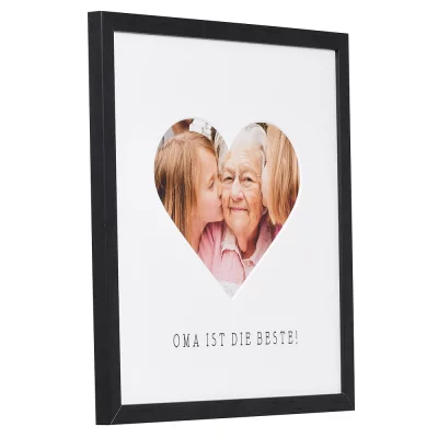 Bilderrahmen mit Herz-Passepartout & Text "Oma ist die Beste!" 30x30 cm | schwarz | Normalglas (2 mm)
