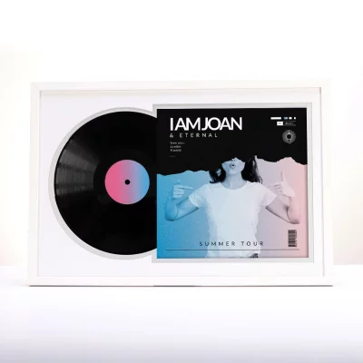 Thumbnail von Wei&szlig;er Schallplattenrahmen f&uuml;r Vinyl und Cover mit wei&szlig;em Doppelpassepartout Wei&szlig; mit Silberkante Bild 3