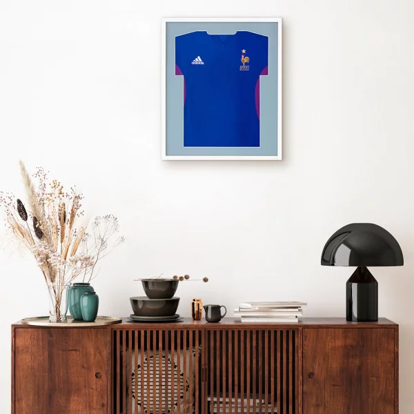 Cadre pour maillots Economy White avec passe-partout 52,5x62,5 cm | blanc bleuté | verre synthétique (1 mm)