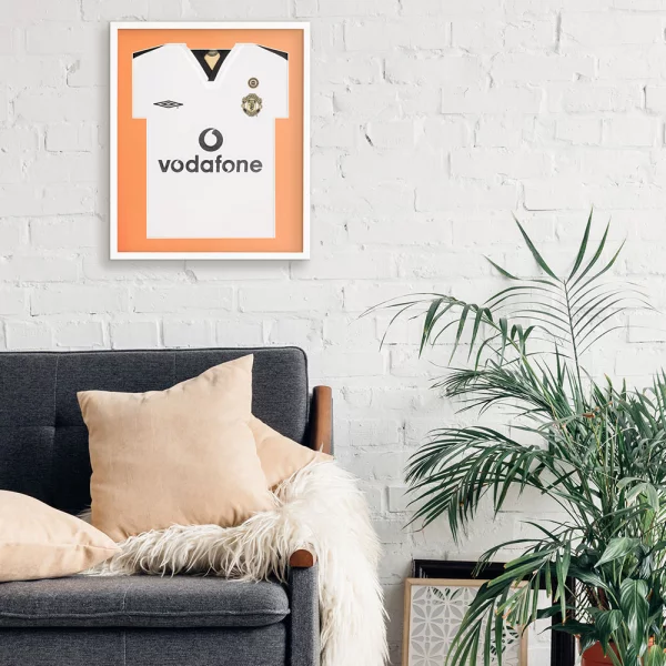 Cadre pour maillots Economy White avec passe-partout 52,5x62,5 cm | blanc-orange | verre synthétique (1 mm)