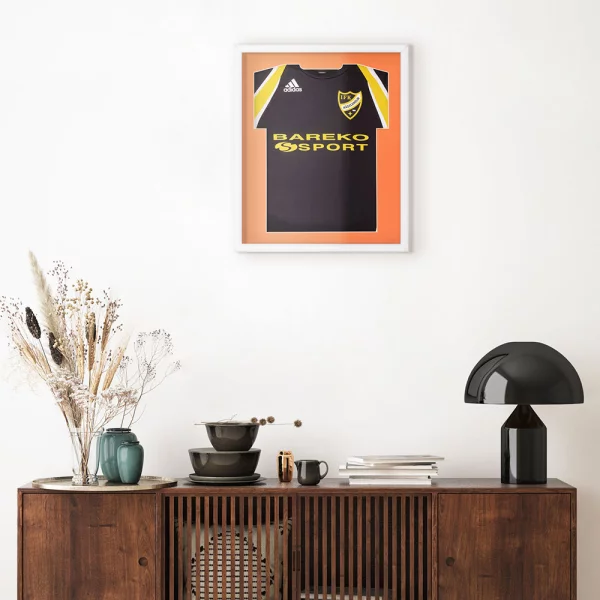 Cadre pour maillots Comfort White avec passe-partout 53,4x63,4 cm | blanc-orange | verre synthétique (1 mm)