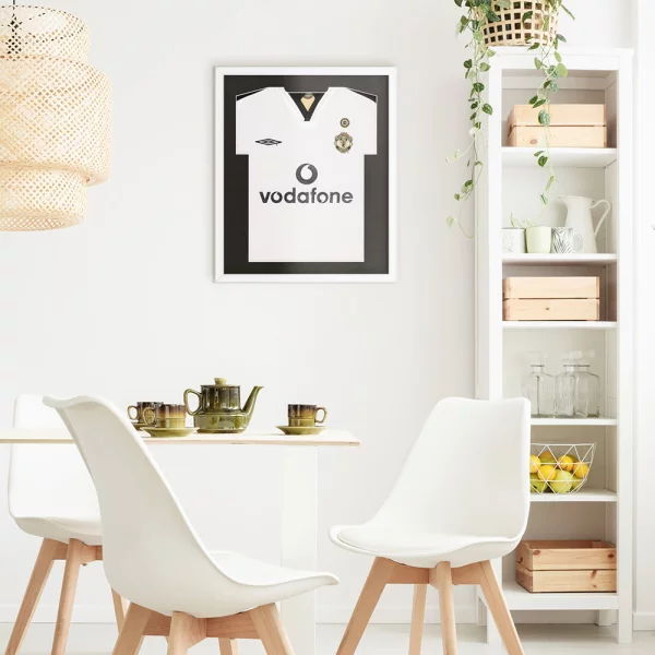Cadre pour maillots Comfort White avec passe-partout 53,4x63,4 cm | blanc-noir | verre synthétique (1 mm)