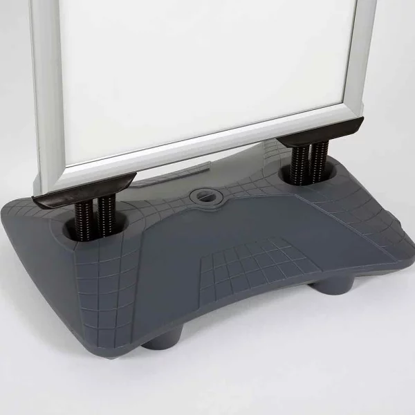 Kundenstopper WindPro Plus 59,4x84,1 cm (A1) | silber | Kunstglas mattiert (1 mm)