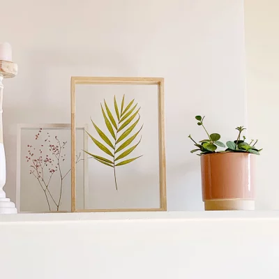 Drewniana ramka na zdjęcia z przeszklonym tyłem dla efektu pływającego zdjęcia 25x25 cm | naturalny | szkło standardowe (2 mm)