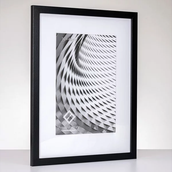 Holz Bilderrahmen Hekla (MDF) Maßanfertigung Schwarz | Kunstglas (1 mm)