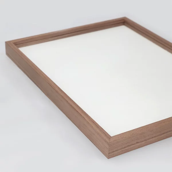 Alu-Bilderrahmen Barth NXT mit Distanzleiste, Serie 1131 - Maßanfertigung Walnuss - Echtholzfurnier | Normalglas (2 mm)