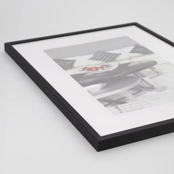 Alu Bilderrahmen Chair 42x59,4 cm (A2) | schwarz | Normalglas (2 mm)