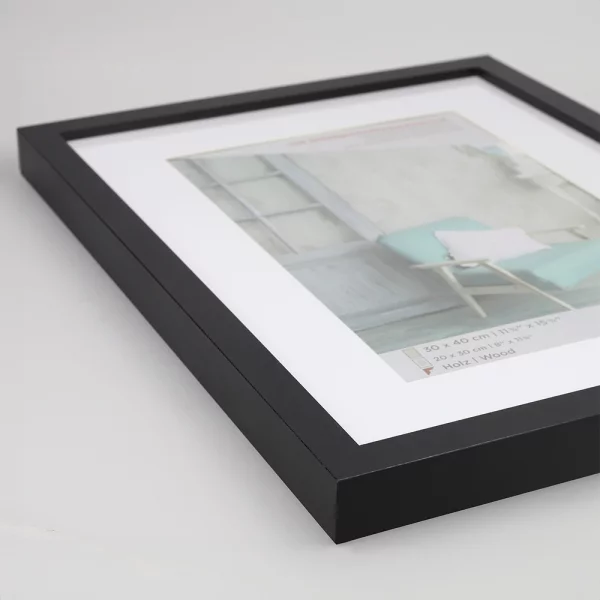 Cadre en bois Stockholm avec passe-partout 30x45 cm | noir | verre standard (2 mm)