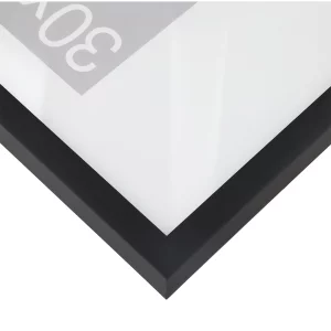 Holz-Bilderrahmen Hamal - nach Maß Kiefer schwarz deckend | Normalglas (2 mm)