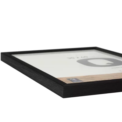 Träram Quadrum 28x35 cm | korpsvart | Standardglas (2 mm)