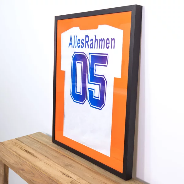 Trikotrahmen Economy Schwarz mit Passepartout 52,5x62,5 cm | Schwarz-Weiß | Kunstglas (1 mm)