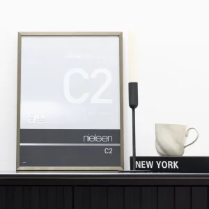 Alurahmen C2 84,1x118,9 cm (A0) | Struktur Walnuss matt | Normalglas (2 mm)