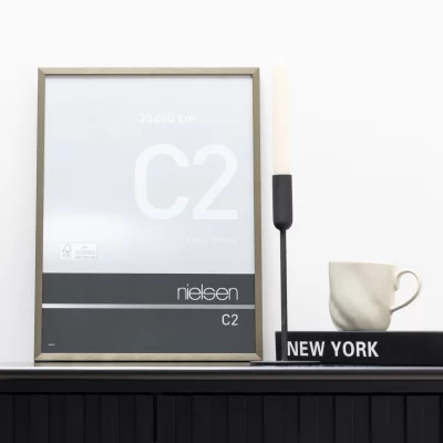 Aluminiumram C2 10x15 cm | valnötsstruktur matt | Standardglas (2 mm)