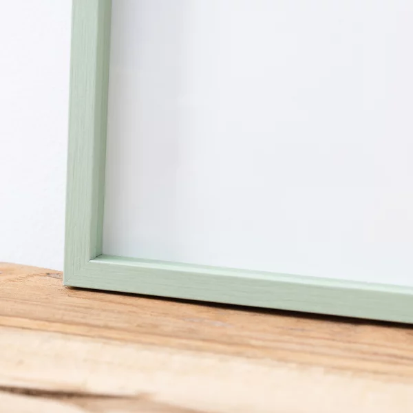 Alu-Bilderrahmen Barth NXT mit Distanzleiste, Serie 1131 - Maßanfertigung Lindgrün - Furnier Holzoptik | Normalglas (2 mm)