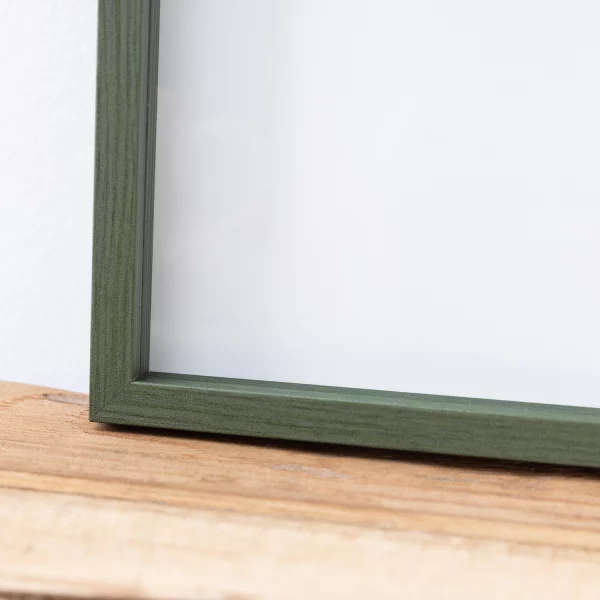 Alu-Bilderrahmen Barth NXT mit Distanzleiste, Serie 1131 - Maßanfertigung Olivgrün - Furnier Holzoptik | Normalglas (2 mm)