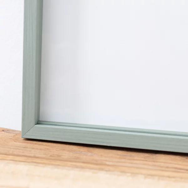 Alu-Bilderrahmen Barth NXT mit Distanzleiste, Serie 1131 - Maßanfertigung Salbeigrün - Furnier Holzoptik | Normalglas (2 mm)