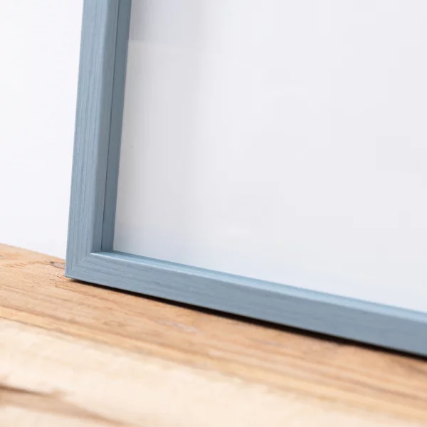 Alu-Bilderrahmen Barth NXT mit Distanzleiste, Serie 1131 - Maßanfertigung Schieferblau - Furnier Holzoptik | Normalglas (2 mm)