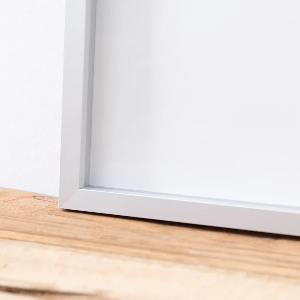 Alu-Bilderrahmen Barth NXT mit Distanzleiste, Serie 1131 - Maßanfertigung Silber matt | Normalglas (2 mm)