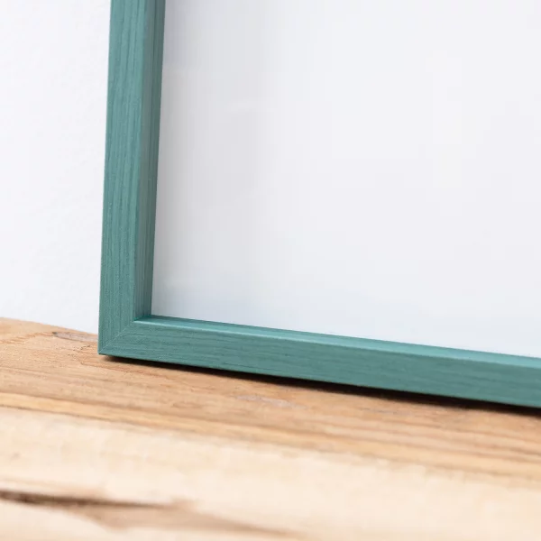 Alu-Bilderrahmen Barth NXT mit Distanzleiste, Serie 1131 - Maßanfertigung Tannengrün - Furnier Holzoptik | Normalglas (2 mm)