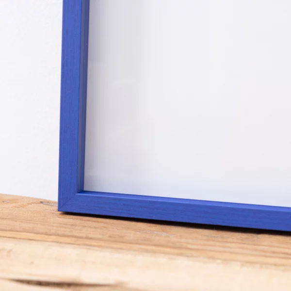 Alu-Bilderrahmen Barth NXT mit Distanzleiste, Serie 1131 - Maßanfertigung Ultramarin - Furnier Holzoptik | Normalglas (2 mm)