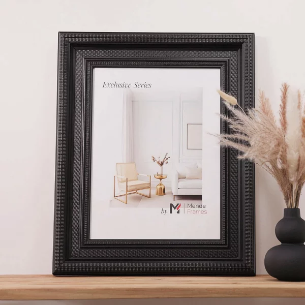 Cadre en bois exclusif Fronta 30x40 cm | noir | verre standard (2 mm)