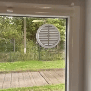 Insert de fenêtre avec membrane de compensation de pression