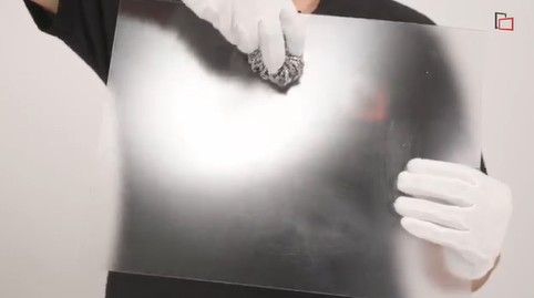 Acrylglas im Kratztest