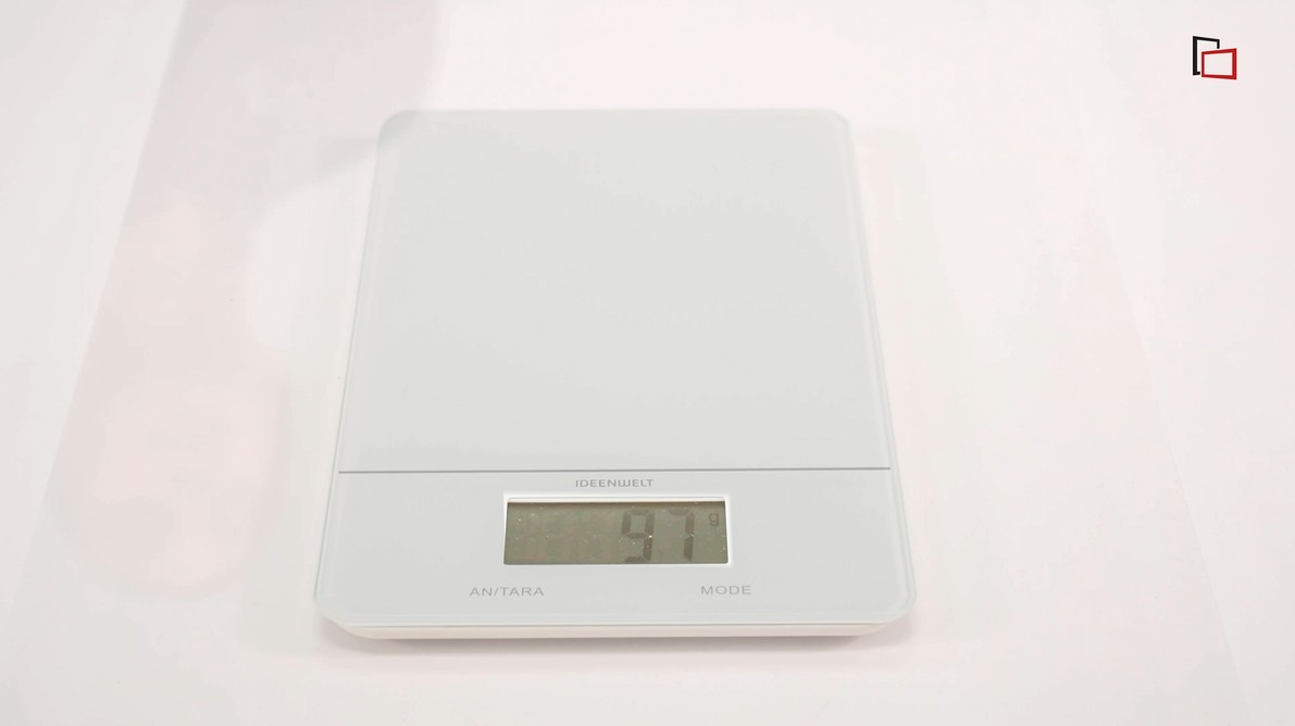 Polystyrol auf der Waage: 97 Gramm
